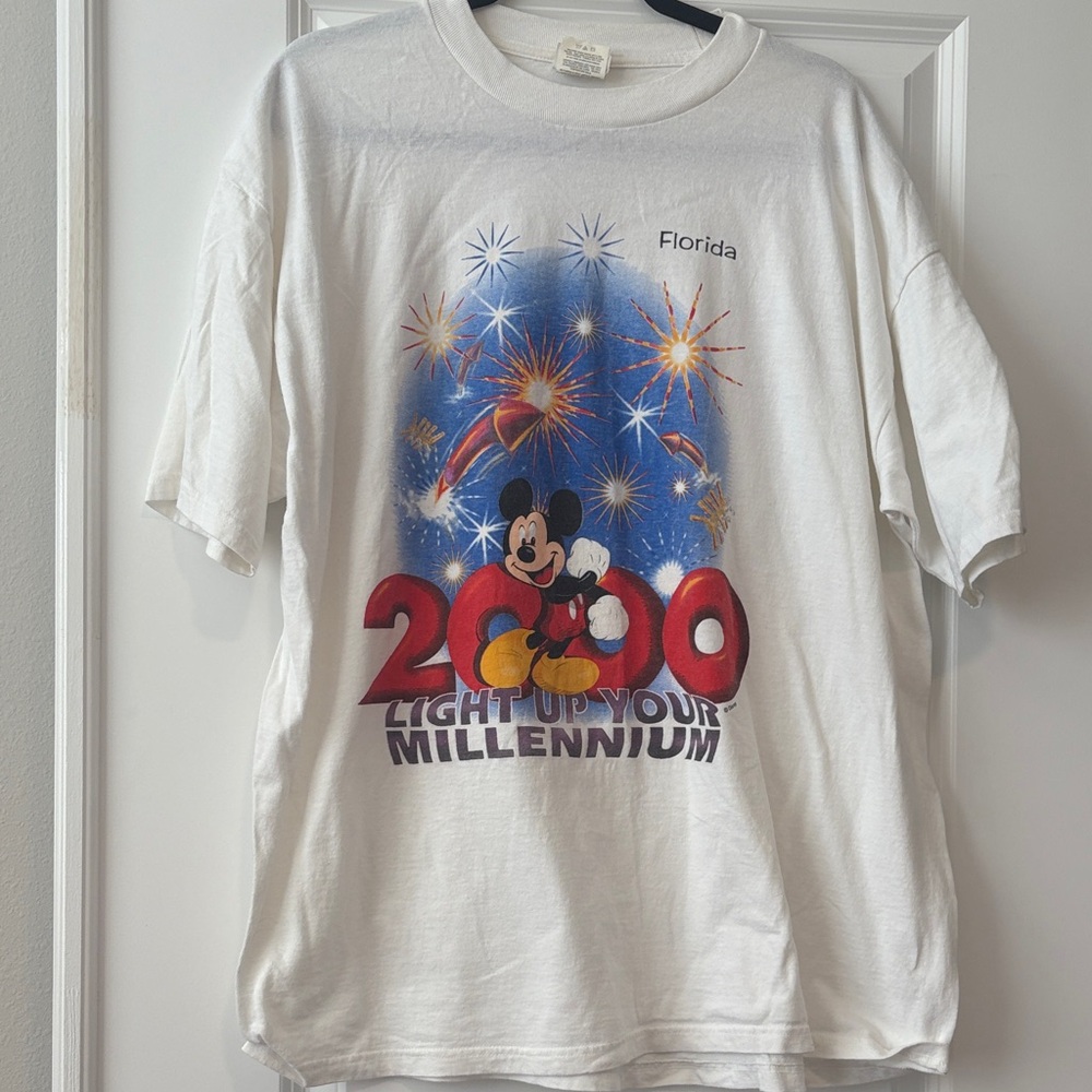 Vintage Walt Disney World Millennium Celebration t-shirt size XL 2000s
